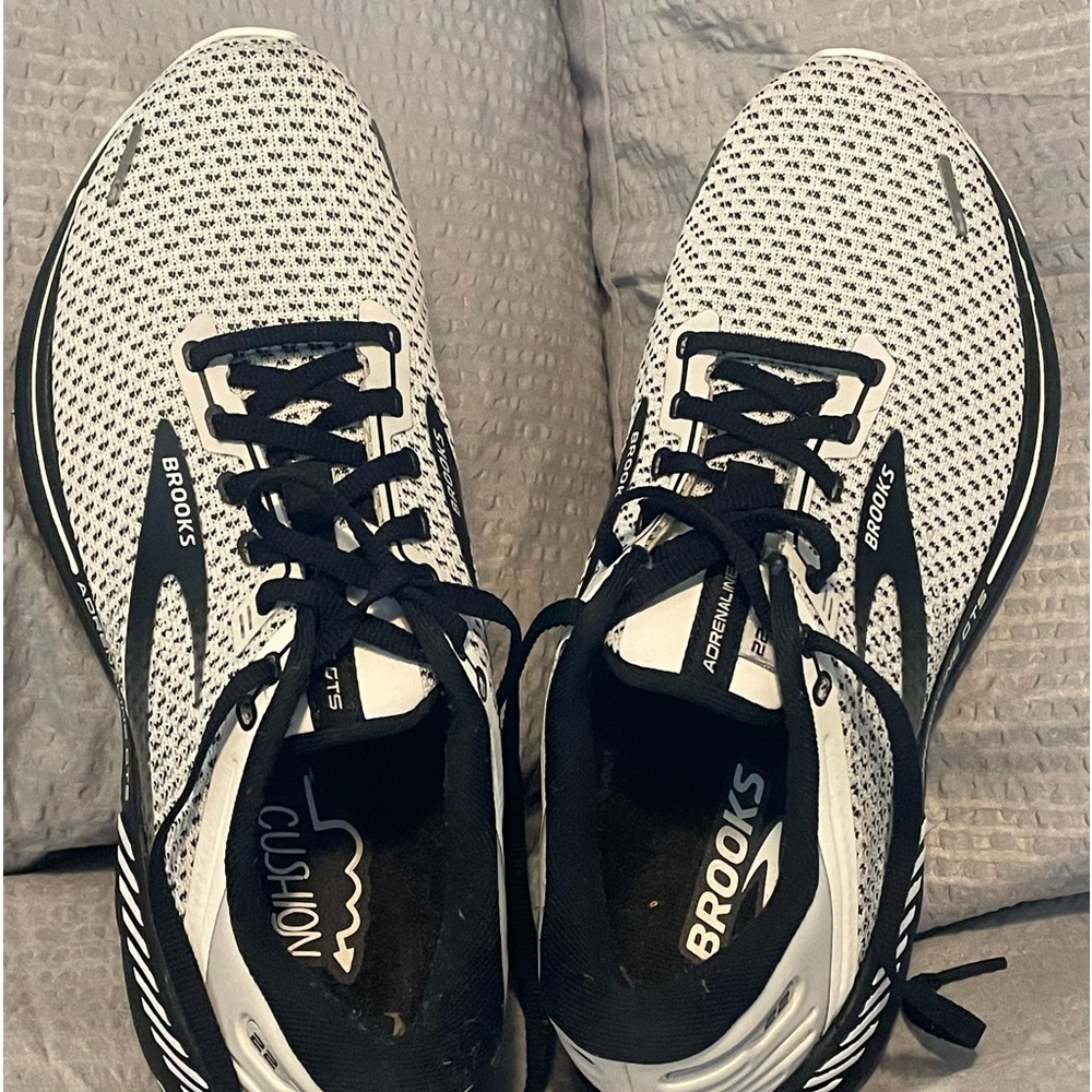 Women’s brooks new condition size 10
